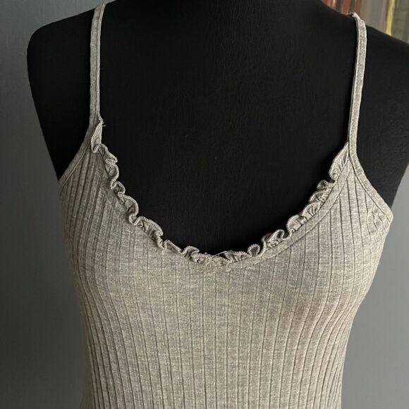 Hem & Thread gray ribbed ruffle neckline adjustable strap stretch tank. Medium - Picture 2 of 4